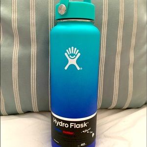 NWT Hydro Flask purchased from Hawaii.  40 oz